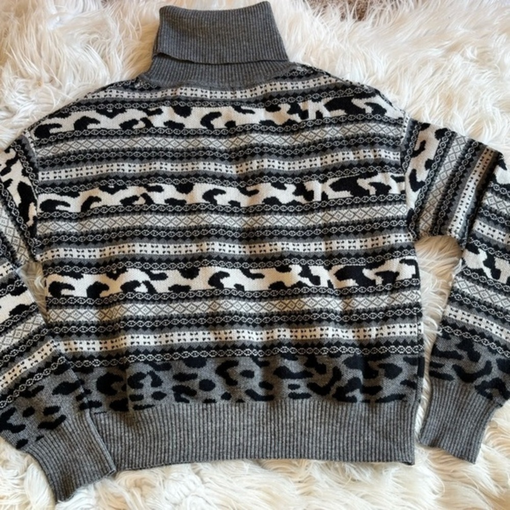 John + Jenn Fair Isle Leopard Mixed Print Cropped Turtleneck Sweater Size Medium